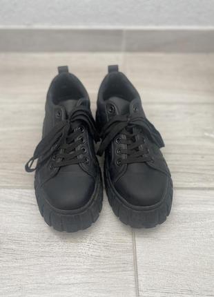 Кросівки з еко шкіри