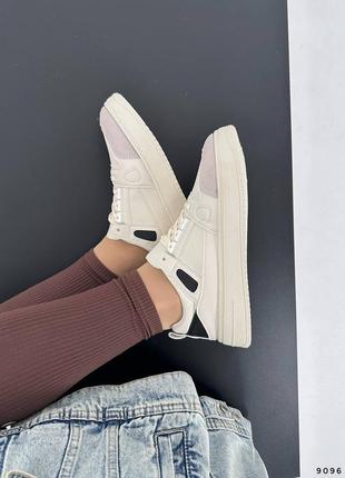 Кроссовки женские