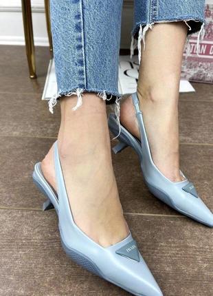 Туфли на каблуках с узким носком бежевые черные голубые8 фото