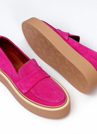 Современные яркие замшевые туфли лоферы цвет розовая фуксия8 фото