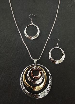 Гарний набір прикрас гармонія