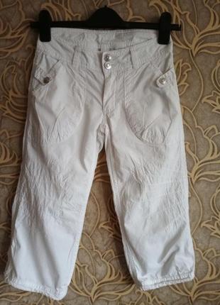 (585)чудесні білі капрі/бриджі h&amp;m young для дівчинки 9/10 років