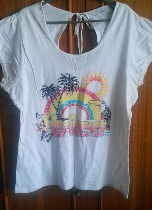 Футболка с интересной спинкой