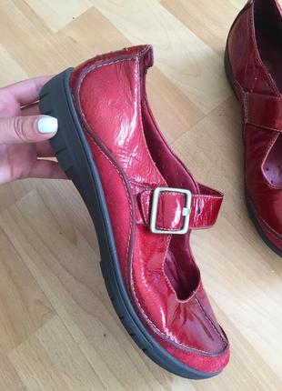 Шкіряні туфлі мокасини clarks