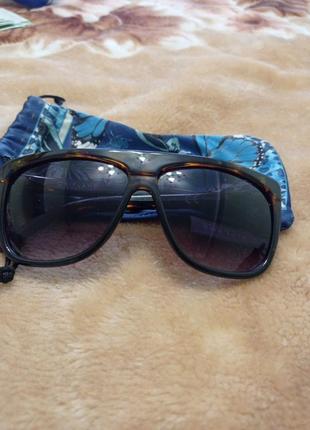 Стильные солнцезащитные очки в черепаховой оправе орифлейм1 фото