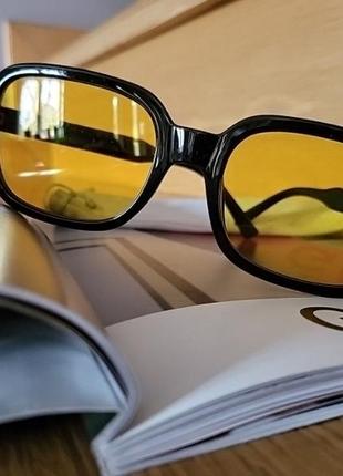 Стильні окуляри з жовтою лінзою