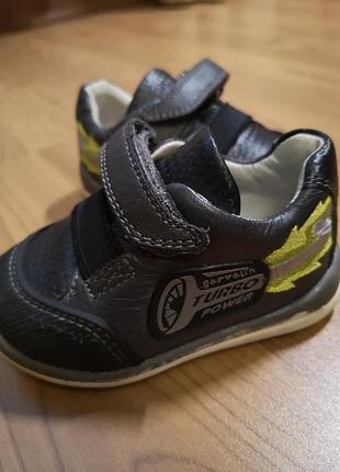 Детские кожаные кроссовки garvalin (19 размер)