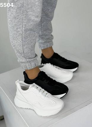 Кросівки в двух кольорах