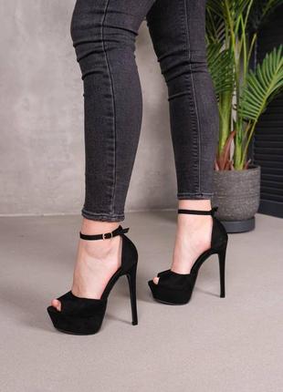 Чорні босоніжки на шпильці,чорні босоніжки шпилька,чорні босоніжки високий каблук,чорні босоніжки на високому каблуку,замшеві чорні босоніжки,туфлі