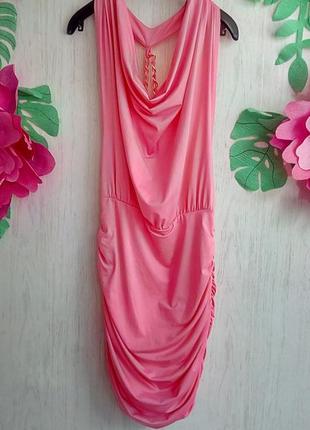 Шикарное сексуальное летнее платье  с открытой спинок легкое короткое розовое с цепочкой
