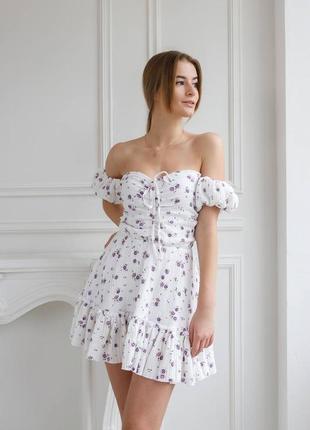 Легка сукня, короткий рукав, оголені плечі, муслін