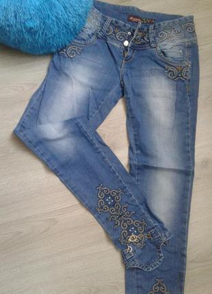 Модные джинсы с узорами на молнии2 фото