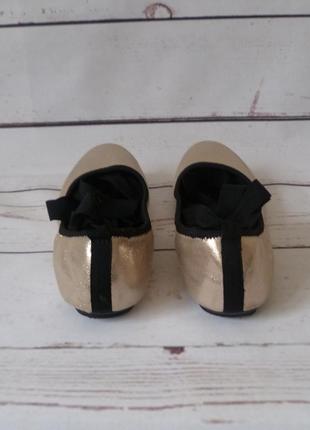 Золоті блискучі балетки туфлі на шнурівці new look3 фото