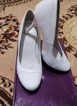 Весільні туфлі