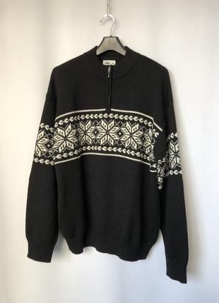 Чорний светр з орнаментом у народному стилі сніжинки4 фото