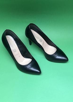 Туфли женские чёрные лодочки на каблуке3 фото