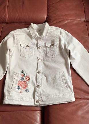 Джинсовая куртка, вышивка, жемчуг