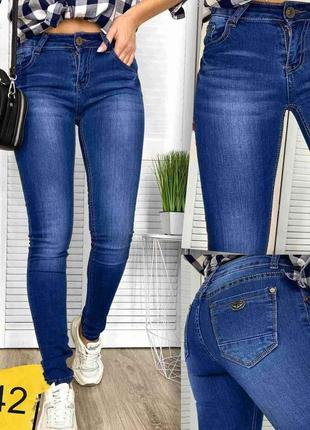 Красивые женские джинсы