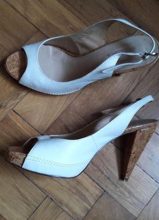 Туфлі з відкритим носком braska