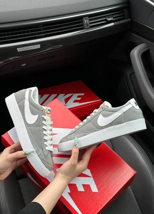 Женские кроссовки nike blazer low ‘77 vintage grey white8 фото