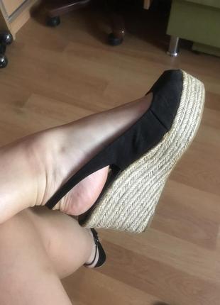 Босоножки на танкетке платформе