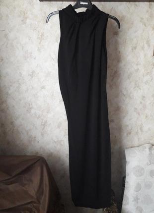 Cos платье черное супер облегающее.
