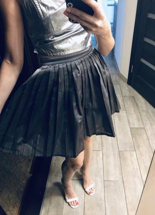 Серебряная плиссированная юбка