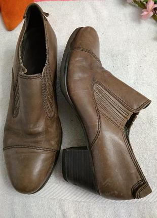 Туфлі шкіряні.