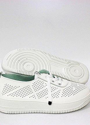 Білі літні кросівки на товстій підошві9 фото