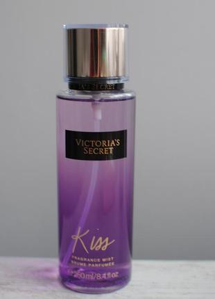 Victoria's secret fantasies kiss