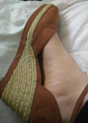 Новые туфли на танкетке летние коричневые плетеные джутовая пробковая основа фирменные4 фото