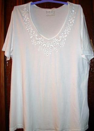 Белая футболка с прошвой