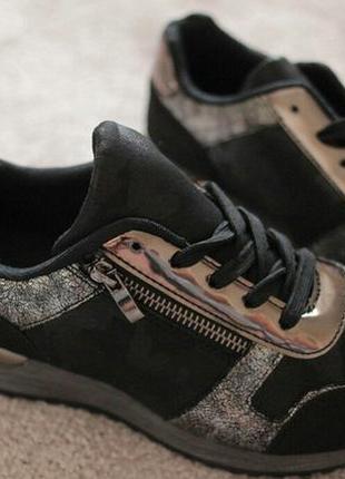 Кроссовки женские