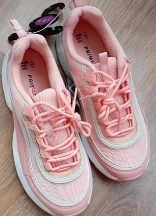 Рожеві брендові кросівки