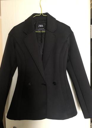 Чёрний двубортный пиджак6 фото