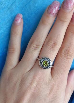 Серебряное кольцо с хризолитом (перидотом)1 фото