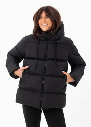 Куртка женская утепленная укороченная с капюшоном плащевка с горизонтальными строчками, черная2 фото