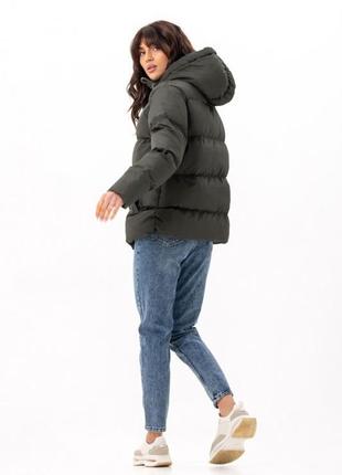Куртка женская утепленная укороченная с капюшоном плащевка с горизонтальными строчками, хаки6 фото