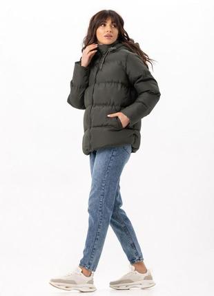 Куртка женская утепленная укороченная с капюшоном плащевка с горизонтальными строчками, хаки7 фото