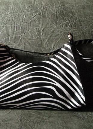Сумка с анималистическим принтом зебра сумочка черно-белая2 фото