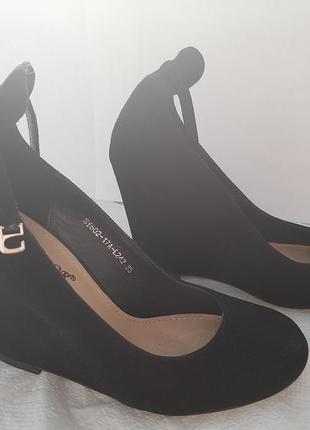 Замшеві туфлі