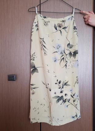 Стильная шелковая юбка с разрезом сбоку2 фото