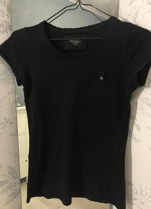 Базовая черная футболка1 фото