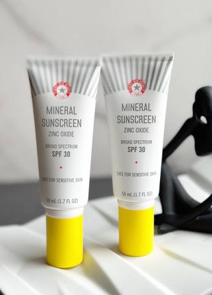 Солнцезащитный крем first aid beauty weightless liquid mineral sunscreen spf 30.1 фото