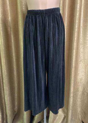 Плиссированые чёрные брюки кюлоты miss selfridge , размер 36/8/s2 фото