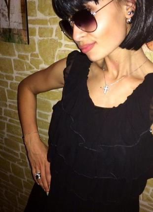 Эффектное черная платье плиссированное с рюшами