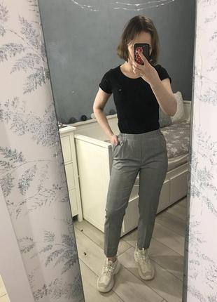 Брюки жіночі сірі у клітинку на резинці струйкі xs-s