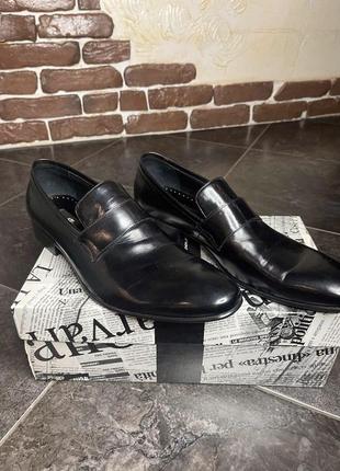 Новые мужские черные туфли