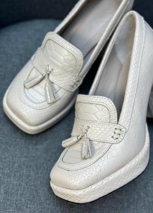 Эксклюзивные туфли из натуральной итальянской кожи и замша женские на каблуке платформе4 фото