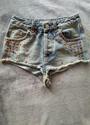Вінтажні джинсові шорти з заклепками5 фото